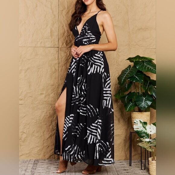 🌸 Vibes Front Slit Deep V-Neck Maxi Black n White Dress sz M - Picture 1 of 6